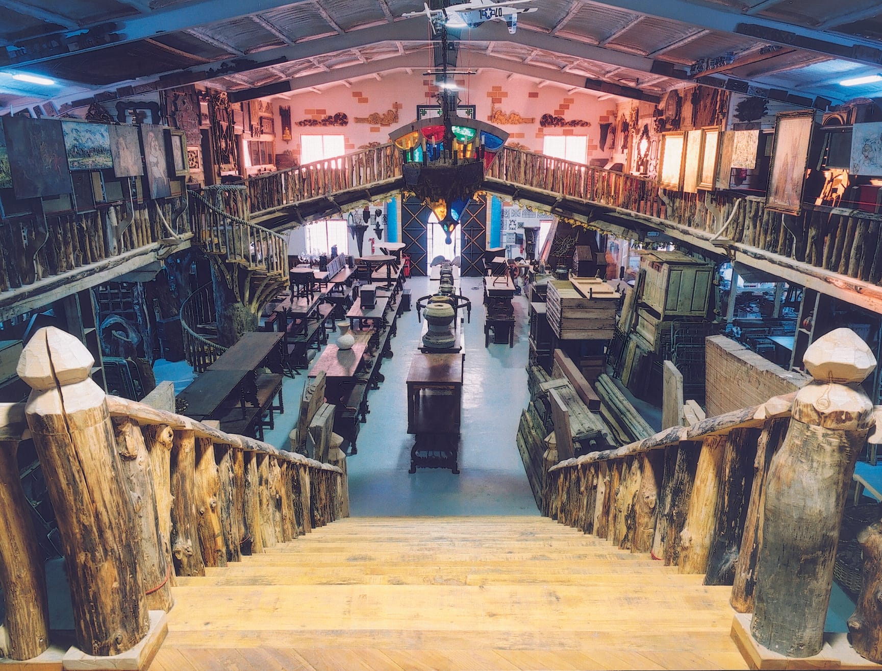 INTERIOR tienda de antigüedades y artesanías de artesanos leoneses en cembranos, león